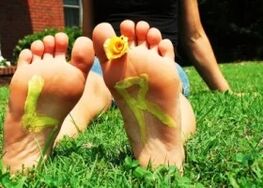 There is no fungus in the feet, flowers between the fingers